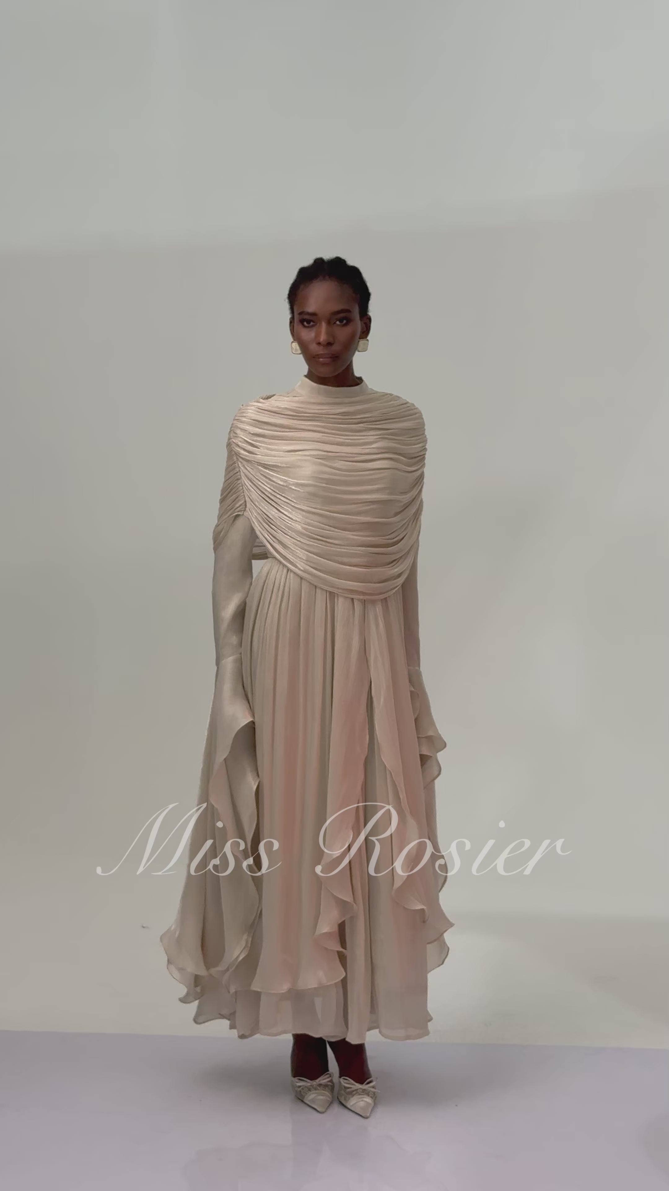 Maxikleid mit Rüschen